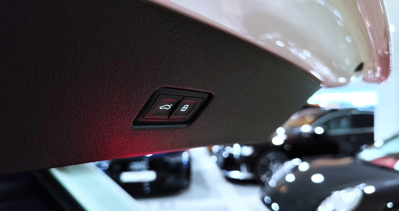 Audi SQ8 cena 430000 przebieg: 63000, rok produkcji 2019 z Kozienice małe 562